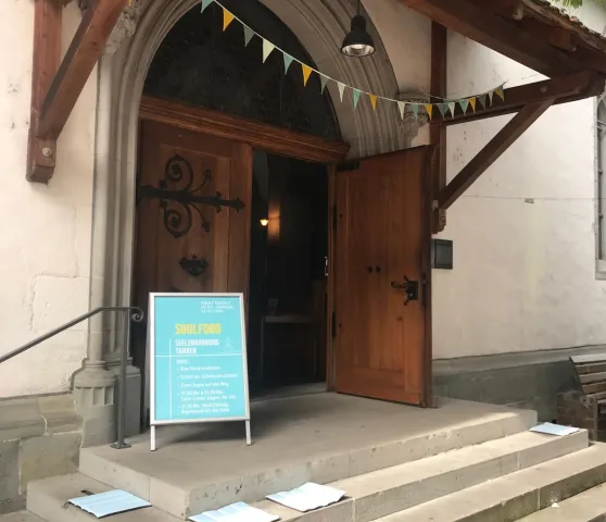 Türe-St-Johann (Foto: Ute Nürnberg) Türe-St-Johann: Einladung zum Taizé-Singen (Foto: Ute Nürnberg)