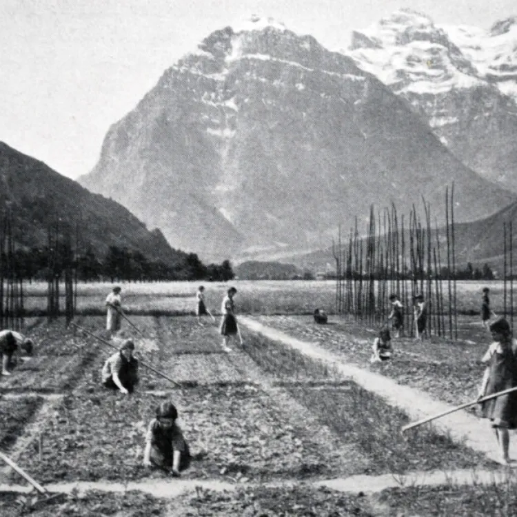 Kinderheime_Schweiz_Maedchenerziehungsanstalt_Mollisum_1930-1024x630 (Foto: Eva Baumgardt) Kinderheime_Schweiz_Maedchenerziehungsanstalt_Mollisum_1930-1024x630 (Foto: Eva Baumgardt)
