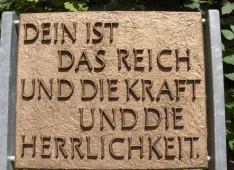 Unser Vater im Himmel (Foto: Matthias Gafner) Unser Vater im Himmel: geheiligt werde dein Name
dein Reich komme
dein Wille geschehe wie im Himmel
so auf Erden
unser tägliches Brot gib uns heute
und vergib uns unsere Schuld
wie auch wir vergeben unseren Schuligern
und führe uns nicht in Versuchung
sondern erlöse uns von dem Bösen (Foto: Matthias Gafner)