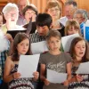 Kolibri-Kinder und Kirchenchor singen &ouml;sterliche L (Foto: Verena Stamm)