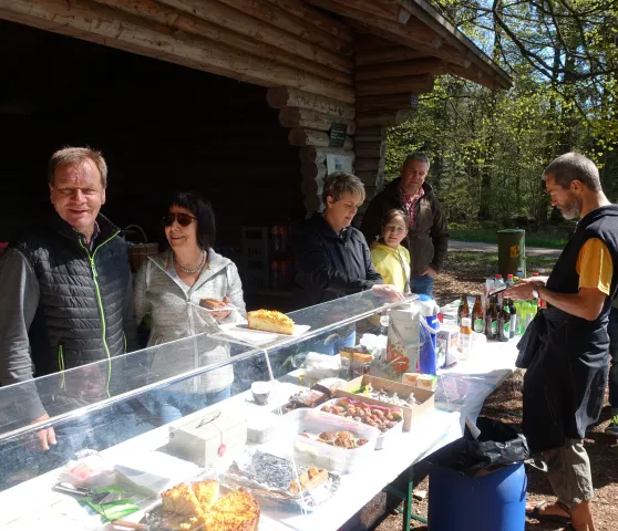 Kuchenbuffet am Zelgli-Gottesdienst (Foto: Doris Brodbeck) Kuchenbuffet am Zelgli-Gottesdienst (Foto: Doris Brodbeck)