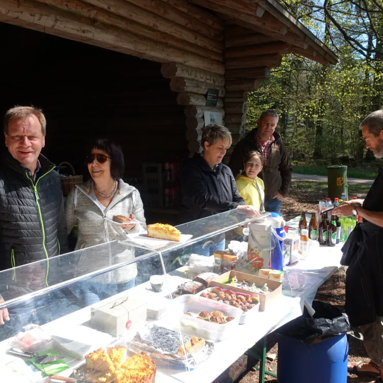 Kuchenbuffet am Zelgli-Gottesdienst (Foto: Doris Brodbeck) Kuchenbuffet am Zelgli-Gottesdienst (Foto: Doris Brodbeck)