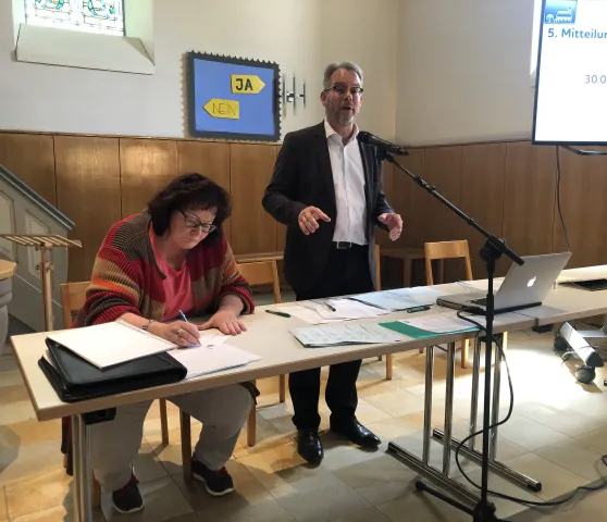 Kirchgemeinde-Versammlung 2019-05-12 (Foto: Lukas P. Huber) Kirchgemeinde-Versammlung 2019-05-12 (Foto: Lukas P. Huber)