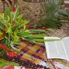 Bibel, Pflanzen, Handgeflochtenes als Ausdruck der Verbundenheit zu Gottes Wort, Land + Kultur (Foto: WGT)