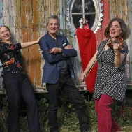 Quartett Consonances: v.l. Flora Kovac (Violine), Rebekka Weber (Klavier), Ludovit Kovac (Cymbal), D&eacute;sir&eacute;e Senn (Violine) (Foto: Heinz Dutler)