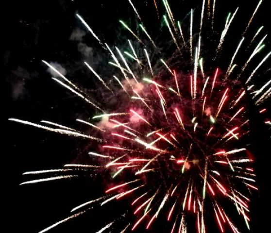 Dorffest - Feuerwerk beim Kirchturm (Foto: Heinz Dutler) Dorffest - Feuerwerk beim Kirchturm (Foto: Heinz Dutler)