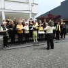Singinsel im Freien: Schaffuuser Frauestimme am Schweizer Gesangsfestival in Gossau SG (Foto: Erika Jauch)