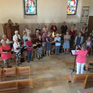 Wunderbares Singen im Gottesdienst (Foto: Madeleine Gerber)