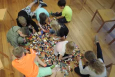 Bauleute (Foto: Eva Baumgardt) Bauleute: Wie sah wohl ein Haus vor 2000 Jahren in Israel aus? (Foto: Eva Baumgardt)