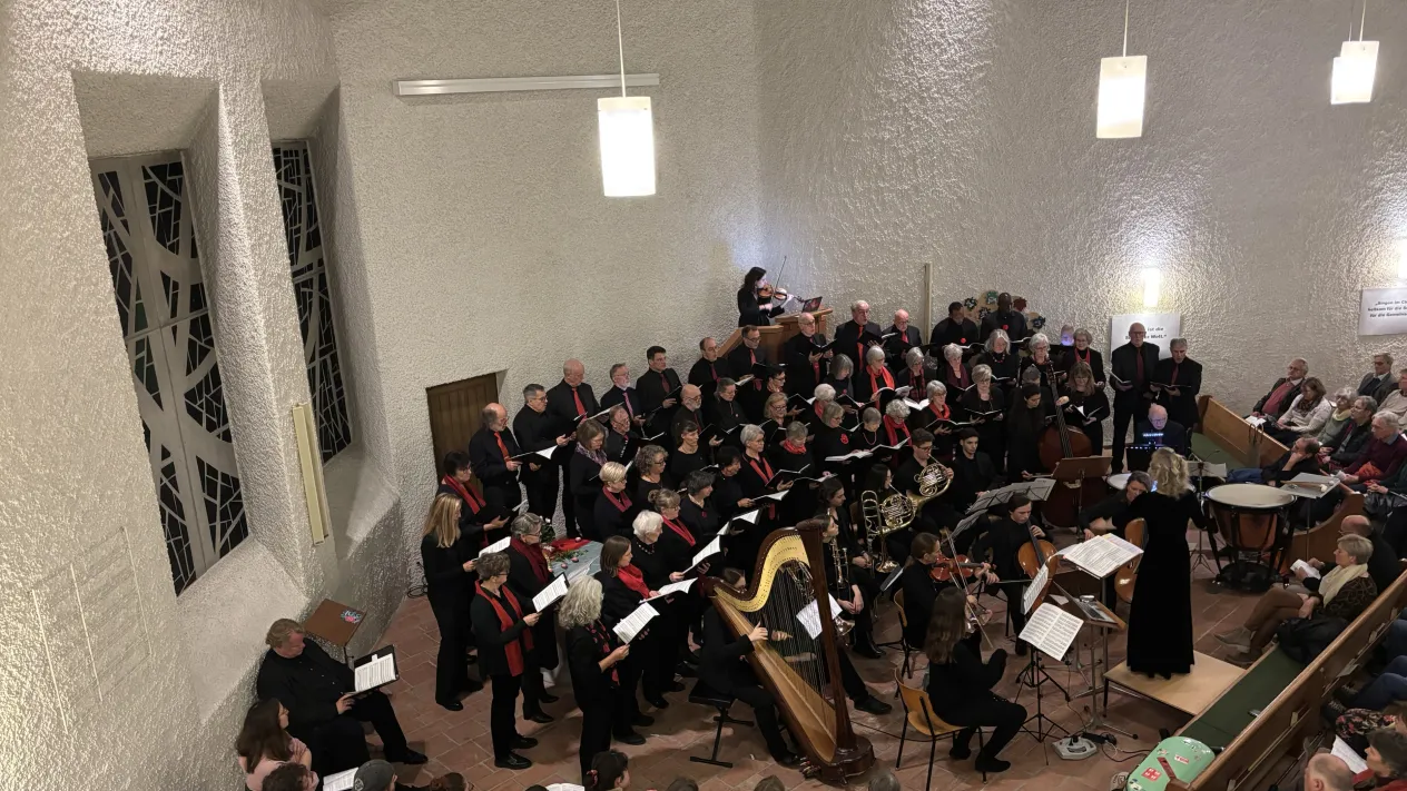 Chor Wil ab oben (Foto: Regina Schweizer) Chor Wil ab oben (Foto: Regina Schweizer)