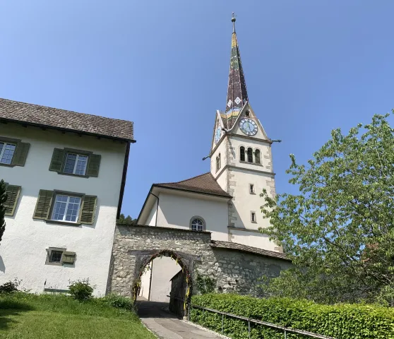 Kirche mit Bogen (Foto: Jacqueline Werner) Kirche mit Bogen (Foto: Jacqueline Werner)